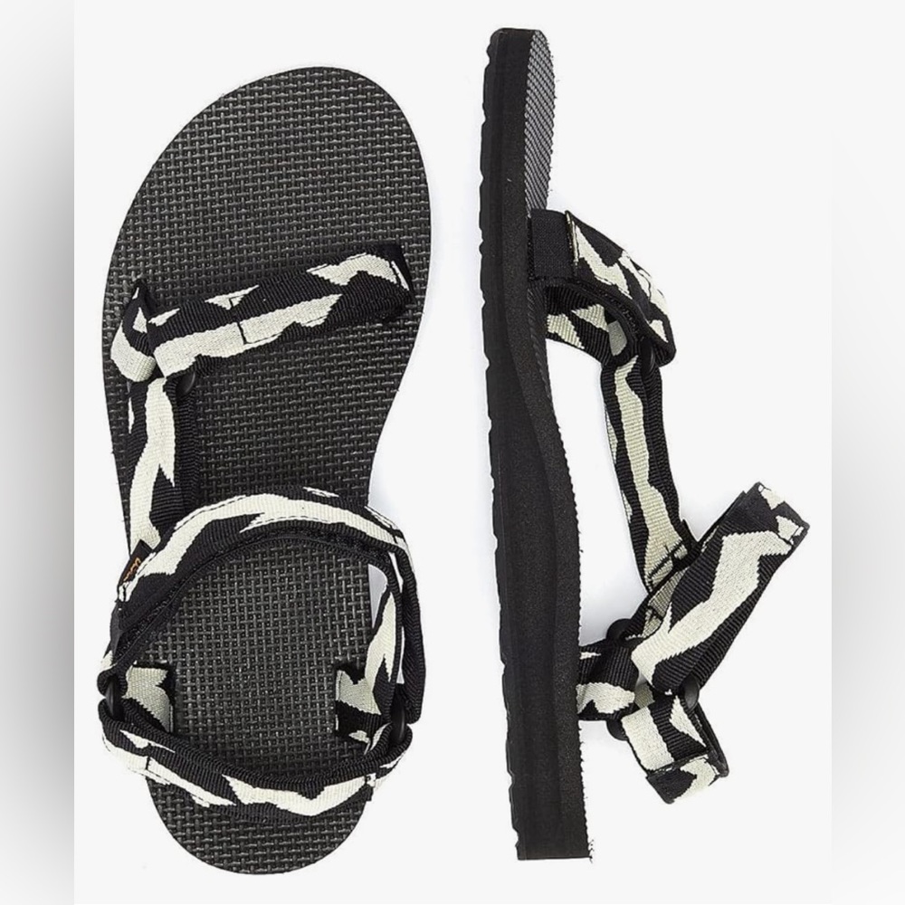 Teva women’s universal sandal - size 9 - NWOT